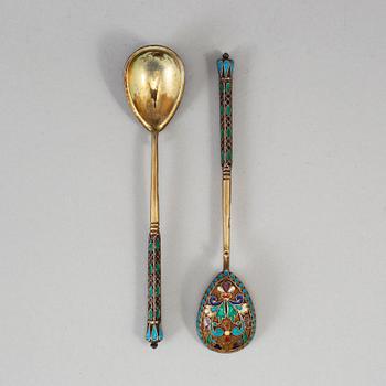 A Russian early 20th century set of ten silver-gilt and enamel tea-spoons, unidentified makers mark, Moscow 1899-1908.