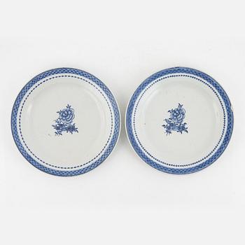 A pair of Chinese export blue and white porcelain dishes, Qing dynasty, Jiaqing (1796-1820).