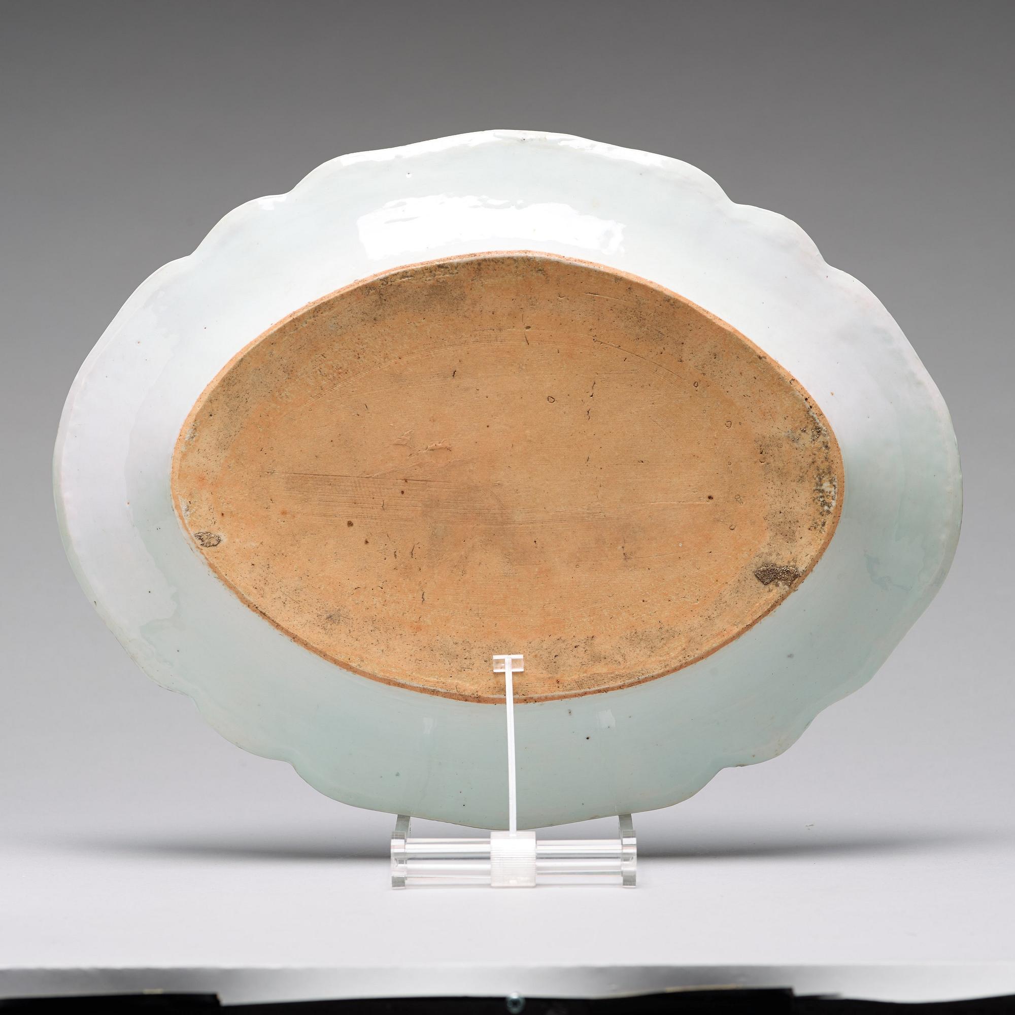 A blue and white serving dish, Qing dynasty, Qianlong (1736-95).