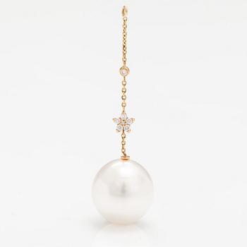 OLE LYNGGAARD, An 18K gold earring pendant "Shooting stars" with a tahiti pearl and diamonds ca. 0.06 in total. Denmark.