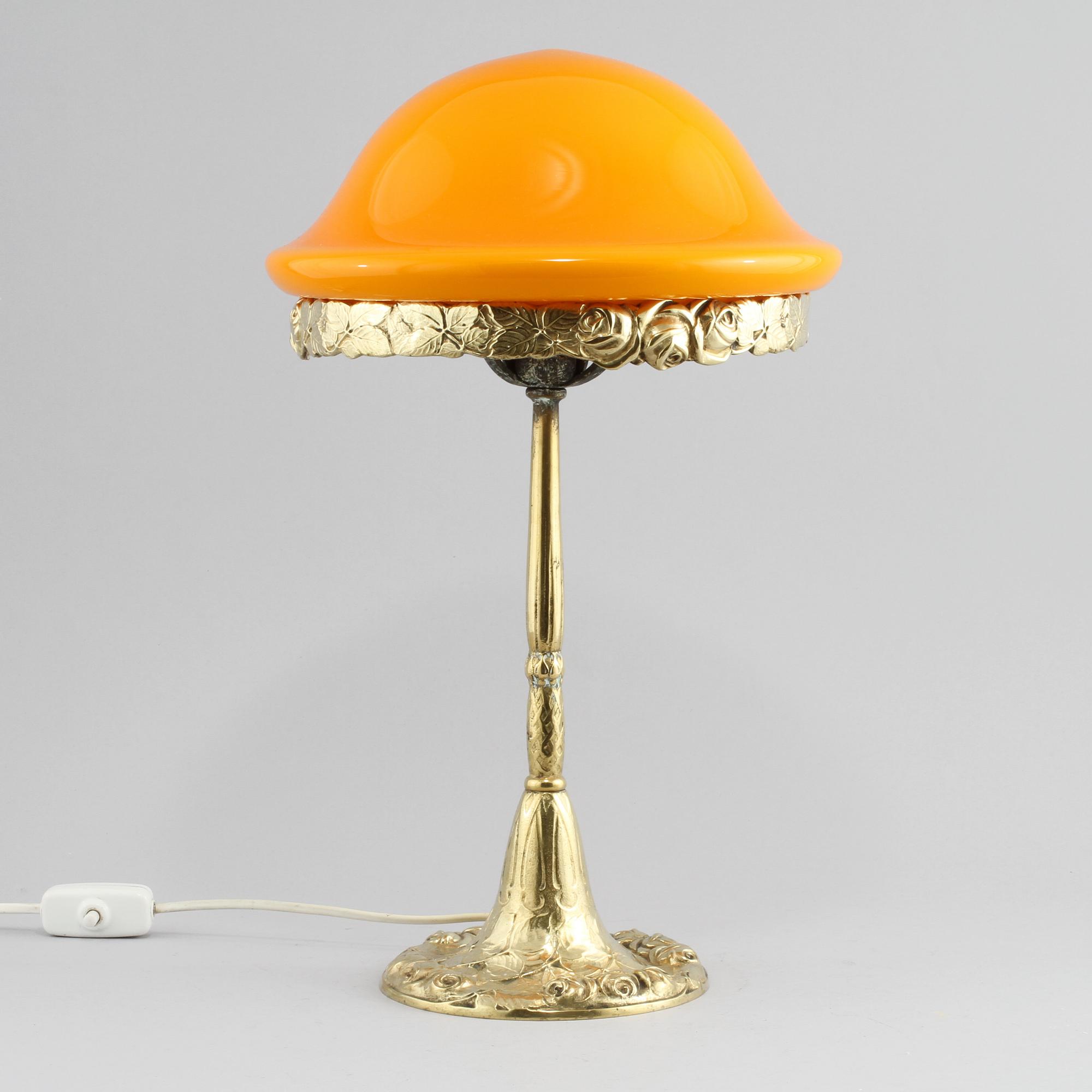 BORDSLAMPA, Herman Bergmans konstgjuteri, 1900-talets första hälft.