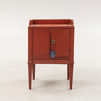 A painted Gustavian bedside cabinet from around the year 1800.