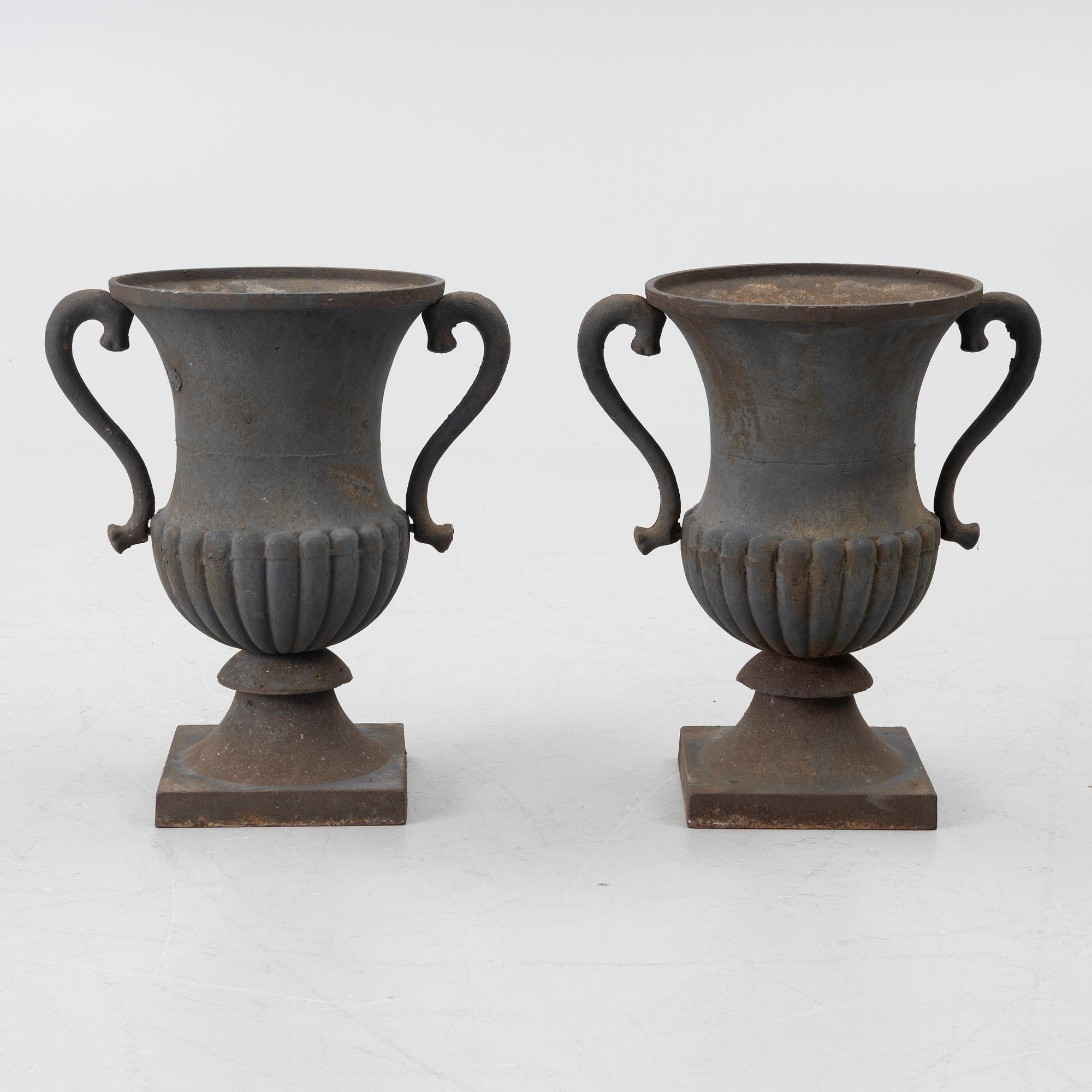 Trädgårdsurnor, ett par, sent 1900-tal.