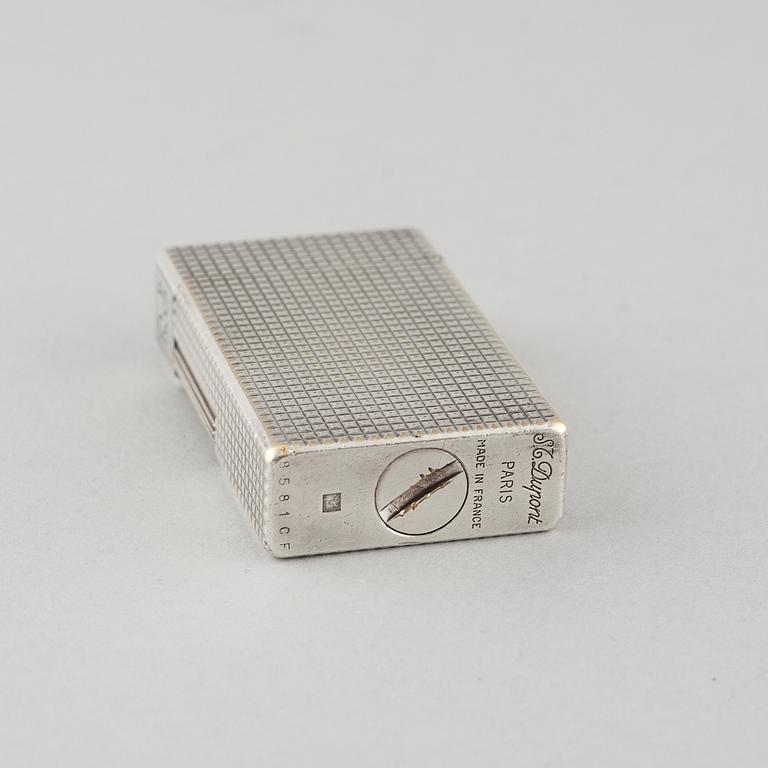 A St Dupont lighter, Paris, mid 20th century/later half of the 20th century.