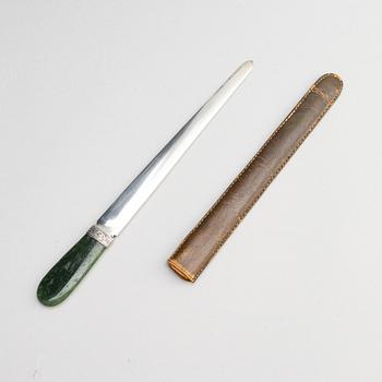 Brevkniv, silver med nefrithandtag, W.A. Bolin, Stockholm 1937.