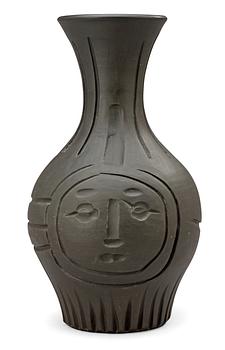 PABLO PICASSO, vas, "Vase gravé noir", Madoura Vallauris, Frankrike, 1953.