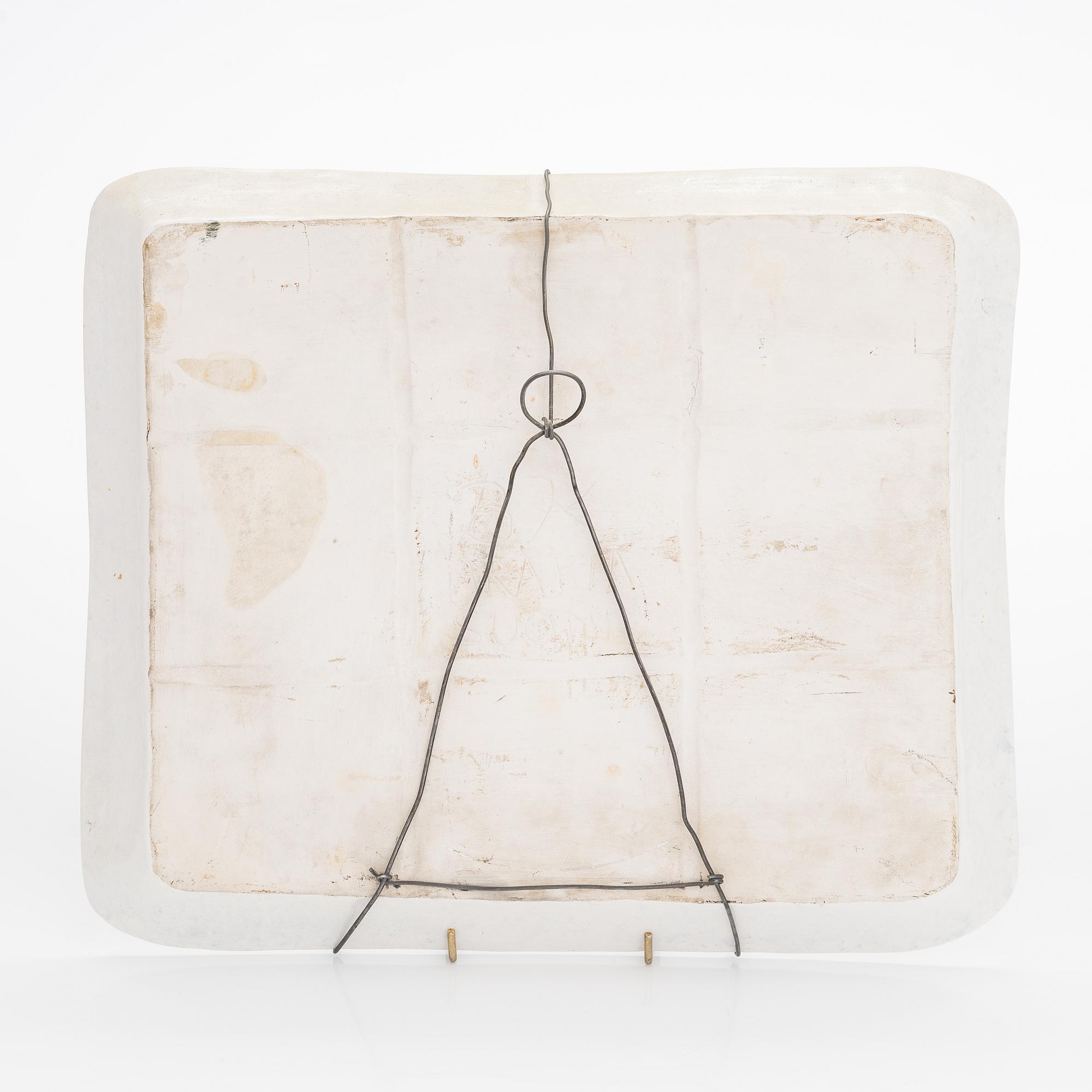 Birger Kaipiainen, dekorationsfat, stengods signerad Kaipiainen Arabia 1944, a tergo BK Arabia Suomi.