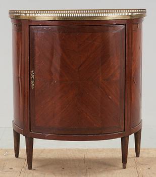 SIDEBOARD/SKÄNK, Louis XVI-stil, omkring 1900.