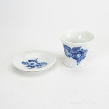 Service "Blå blomst" 74 dl Royal Copenhagen Denmark 1900s porcelain.
