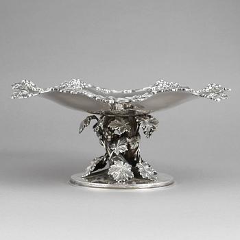 SKÅL PÅ FOT, silver, Christian Hammer, Stockholm 1864. Vikt 826 gram.
