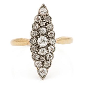 563. Ring 14K gold with old-cut diamonds in navette shape, circa 1900.