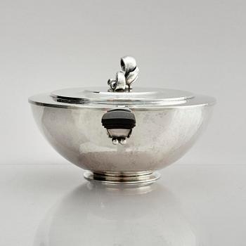 Georg Jensen, a sterling silver tureen with lid, model no 547A, design by Harald Nielsen, Copenhagen 1925-1932.