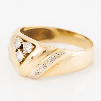 Ring, 18K gold with brilliant-cut and octagonal-cut diamonds.