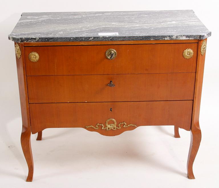 BYRÅ. Gustaviansk stil, 1900-tal.