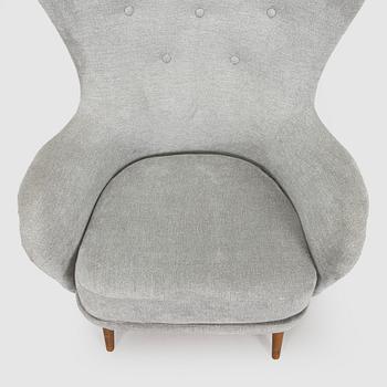 A mid-20th century armchair.
