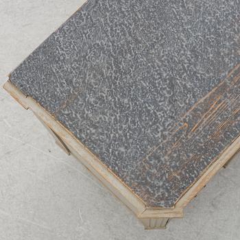 Chest of drawers, 19th century.