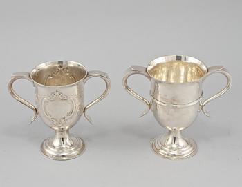 POKALER, 2 st, silver, London, England, omkring 1800. Vikt 650 g.