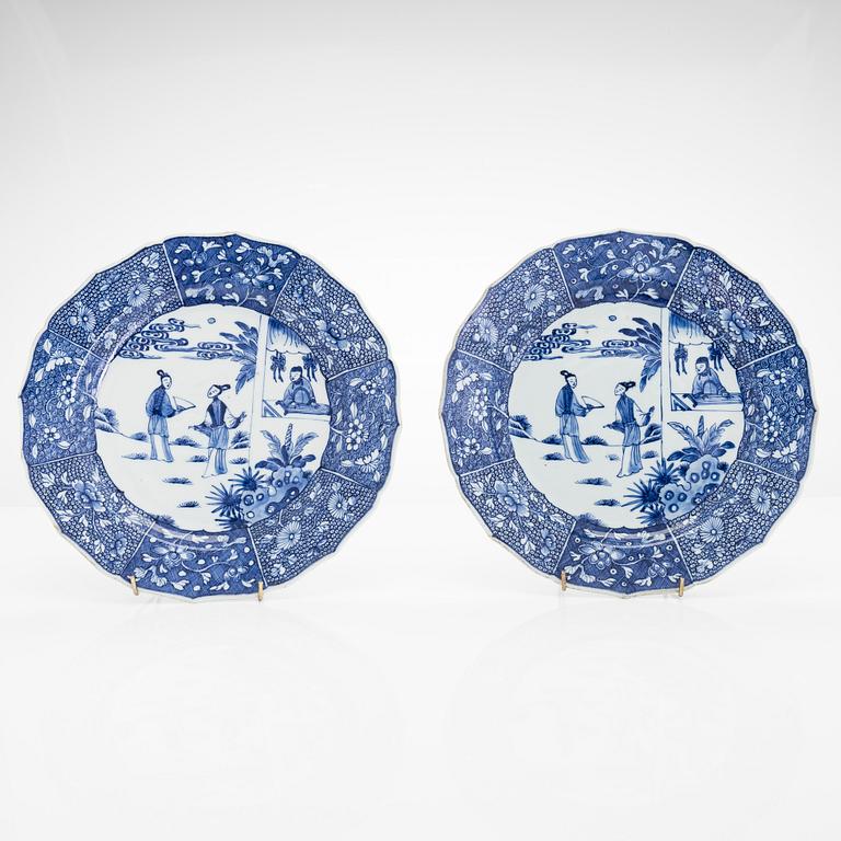 Two porcelain dishes, Qing dynasty, early 18th Century.