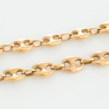 An 18K gold necklace.