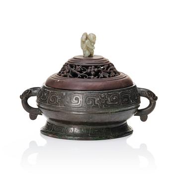 1004. A bronze censer, Ming dynasty (1368-1644).