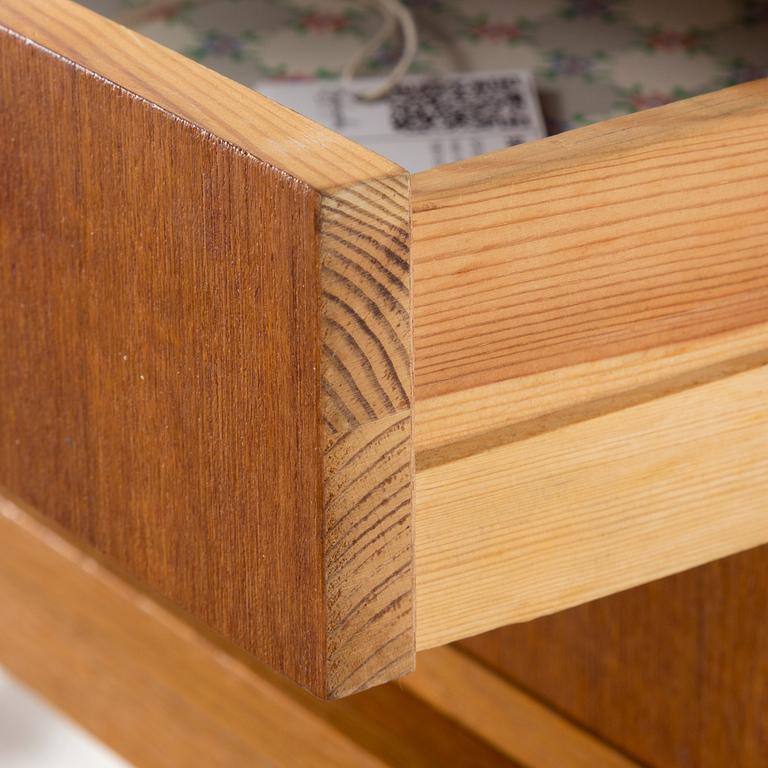 A SWEDISH MIRROR AND TABLE, oak and teak, signed with label "Eriksmåla glas". 1960s.