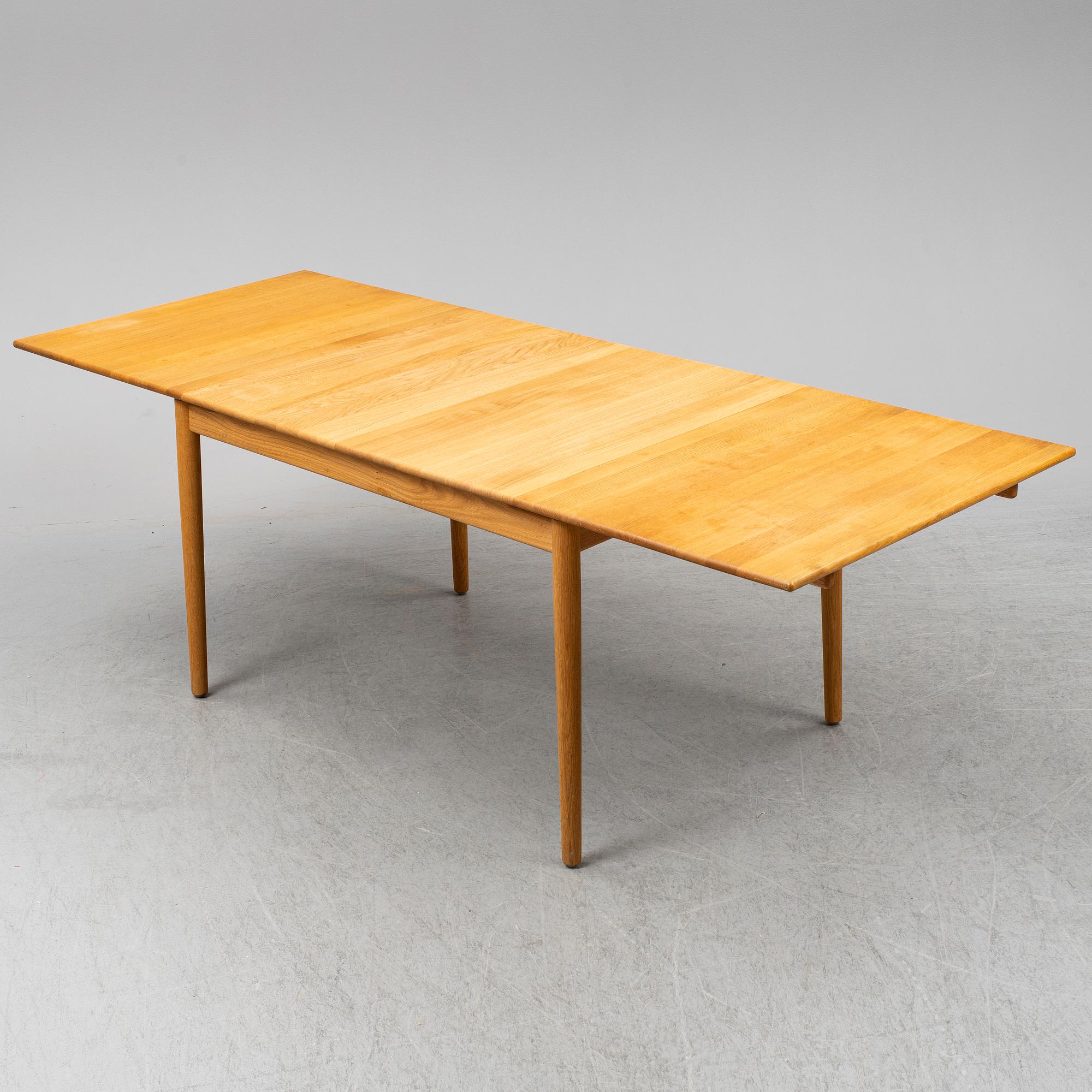An oak dining table by Norrgavel.