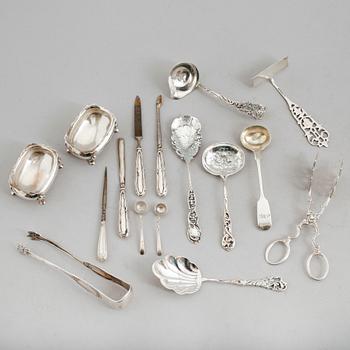 SILVERFÖREMÅL, 14 delar, 1900-tal. Vikt ca 242 gram.