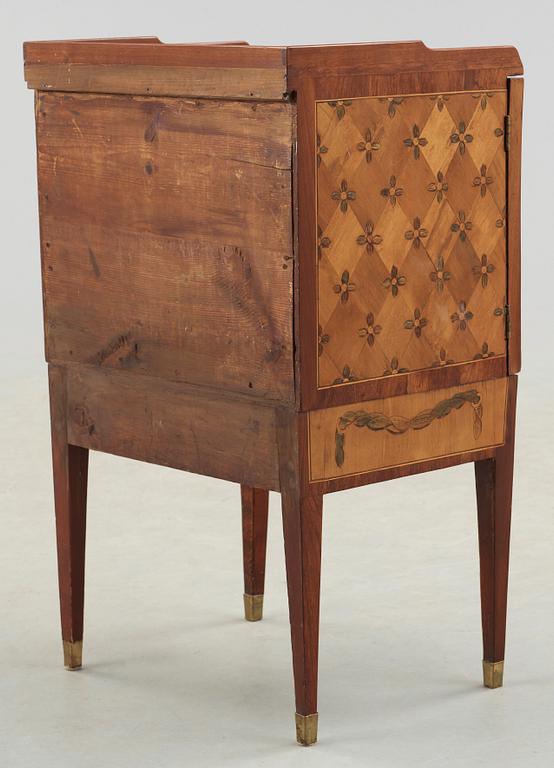 POTTSKÅP, gustavianskt stil i Hultstens art. Sent 1800-tal.