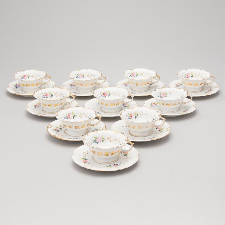 A mid-19th Century 13-piece tea set in porcelain.