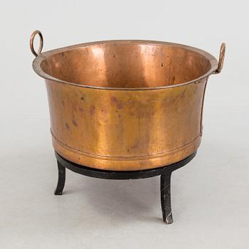 A CAULDRON, COPPER, 19TH CENTURY.