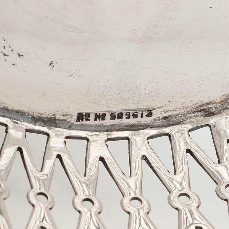 Serveringskålar med gallerkant, ett par, sterlingsilver, Birmingham, England 1911.