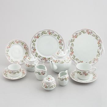 Mat-, kaffe- och teservis, 67 delar, Porcelaine de Paris, Frankrike, sent 1900-tal.