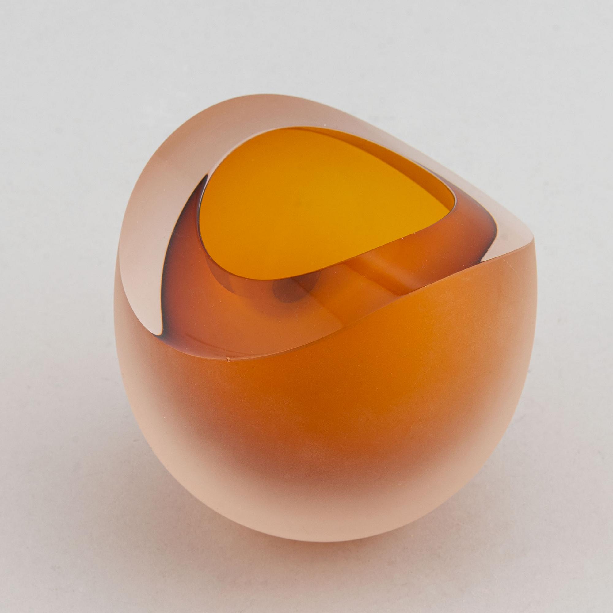 Hanne Dreutler & Arthur Zirnsack, a glass vase from Studio Åhus.