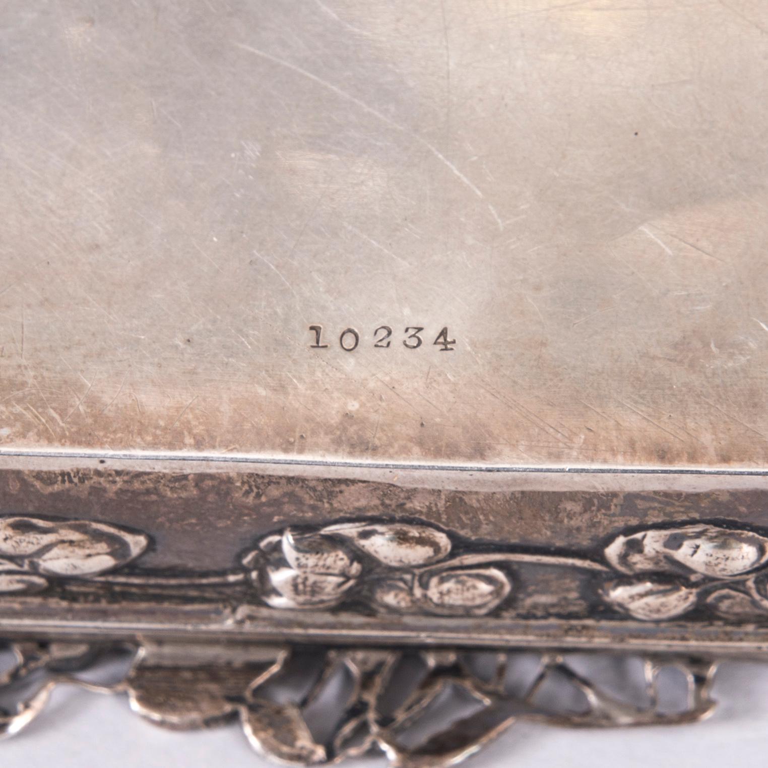 DOSOR, 2 st, och SKÅL, silver, England och Fjärran Östern. Totalvikt ca 241,4 g.