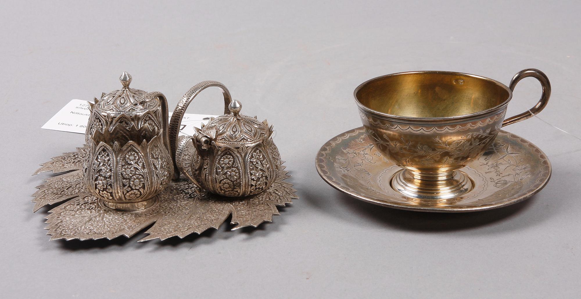 KRYDDSET samt KOPP MED FAT, silver, orientaliskt resp Egypten.