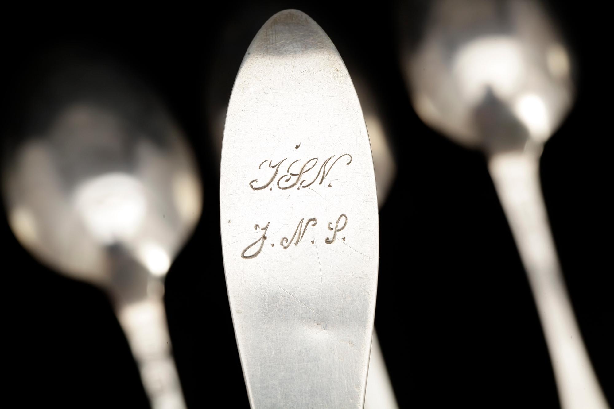 SKEDAR, 10 st, silver, 1700-tal. Bl a Jöns Holmberg 1750-1775 Ängelholm. Tot vikt ca 462g.