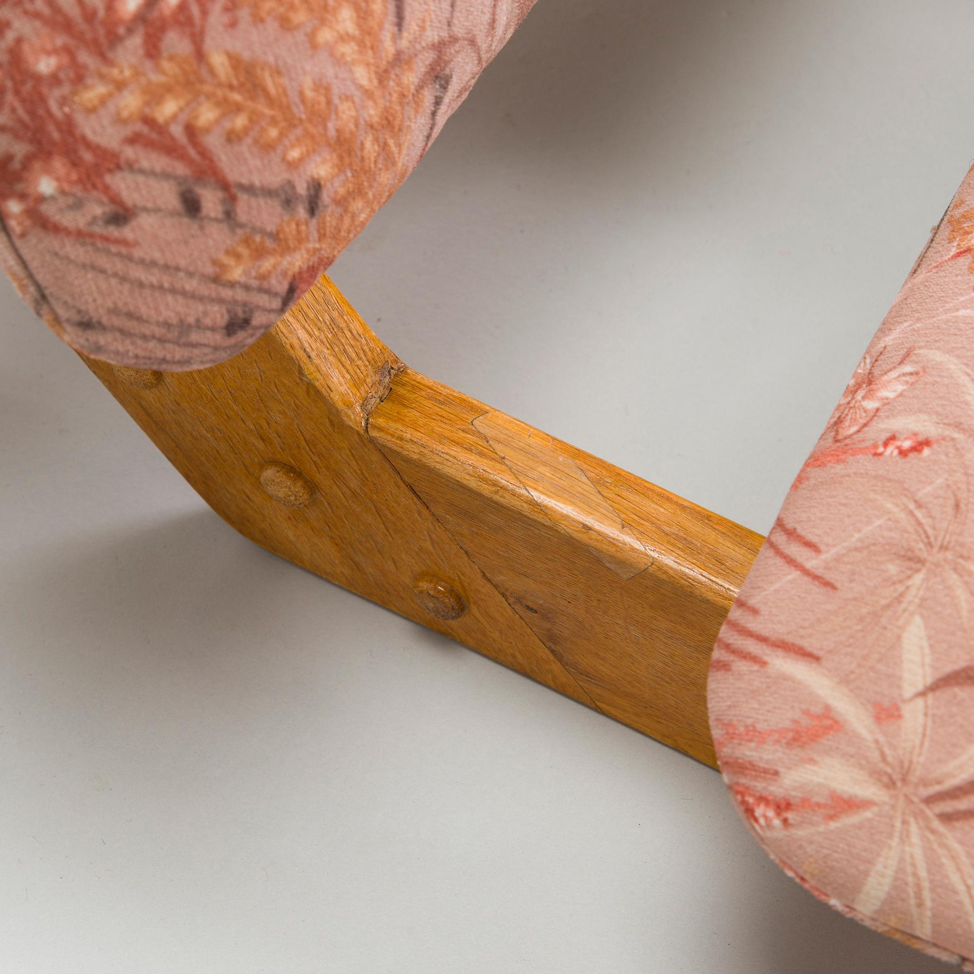 Ilmari Tapiovaara, an early 1960s 'Dolphin chair' for Skanno.