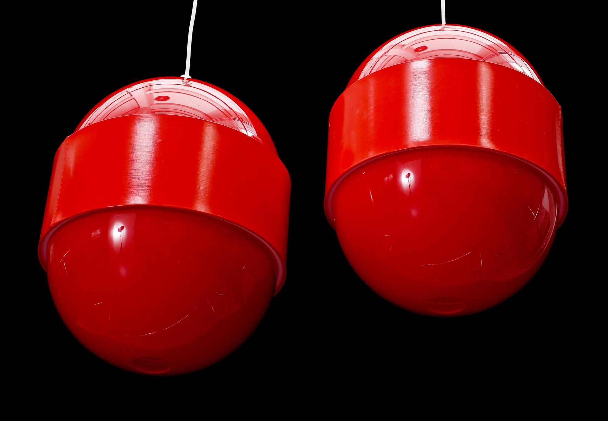 TAKLAMPOR, ett par, "Globo ring", Uno & Östen Kristiansson, Luxus, 1970-tal. Höjd ca 42 cm.