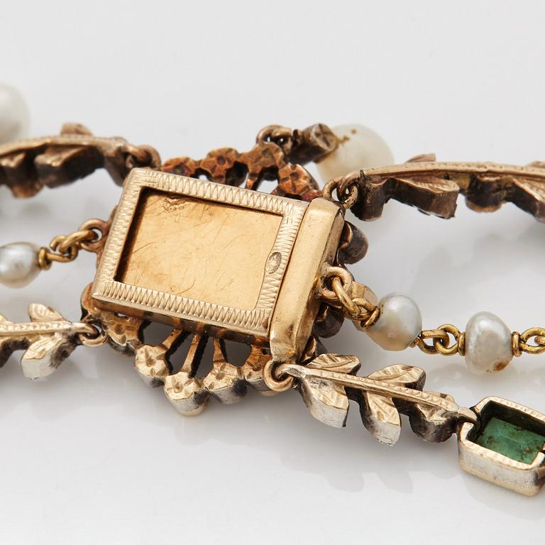 A 19th century emerald necklace.