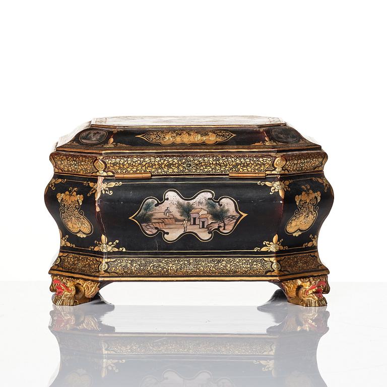 Teskrin, lackerat med insats av tenn. Qingdynastin, 1800-tal.