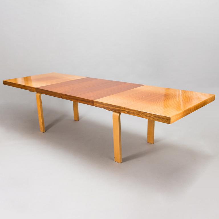 Alvar Aalto, A mid-20th-century dinner table "90", O.Y. Huonekalu- ja Rakennustyötehdas A.B. Finland.