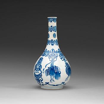 FLASKA, porslin. Qing dynastin, Kangxi (1662-1722).