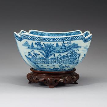 A blue and white square bowl, Qing dynasty, Qianlong (1736-95).
