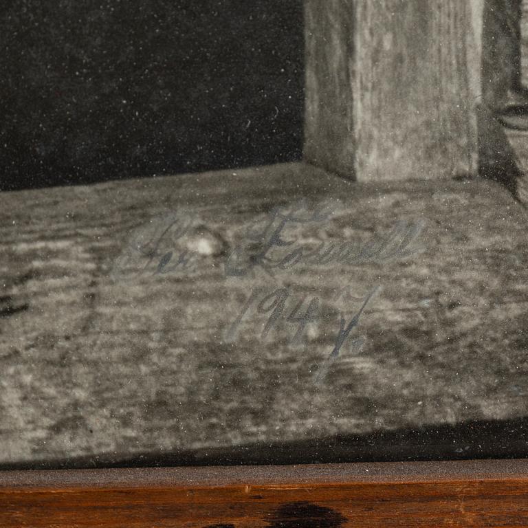 PER FORSELL, fotografi från Ingmarsgården i Dalarna signerad och daterad 1947.