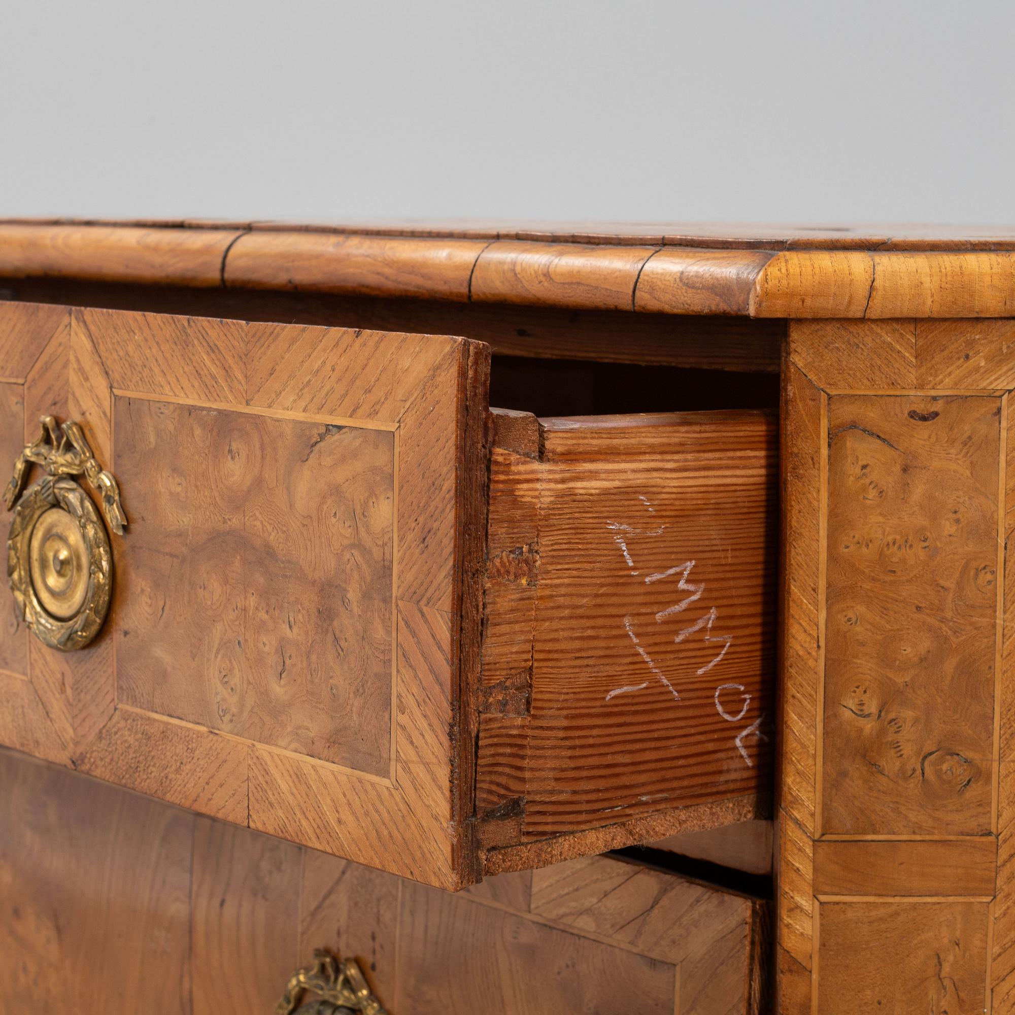 Byrå, sengustaviansk, sent 1700-tal.