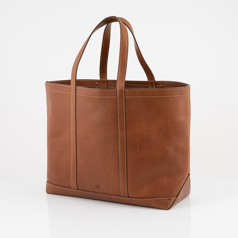 Mulberry, a brown leather 'Calder Tote' weekend bag.