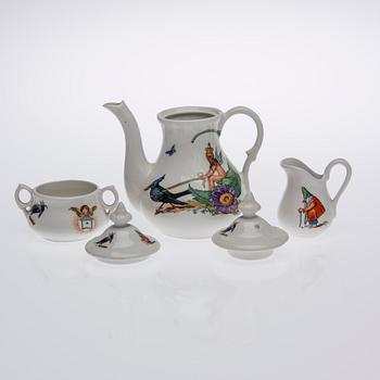 DELAR AV BARNSERVIS, 28 delar, porslin samt glas, Arabia, 1920-talet samt 1900-talets mitt.