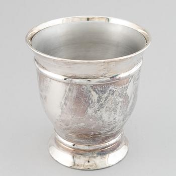 A Skultuna champagne/winecooler.
