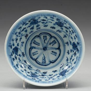 A blue and white bowl and a dish, Ming dynasty, (1368-1644).