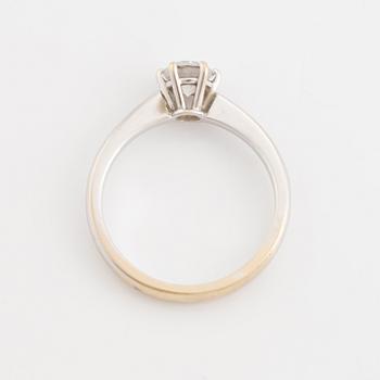 Ring, solitaire ring with brilliant-cut diamond.